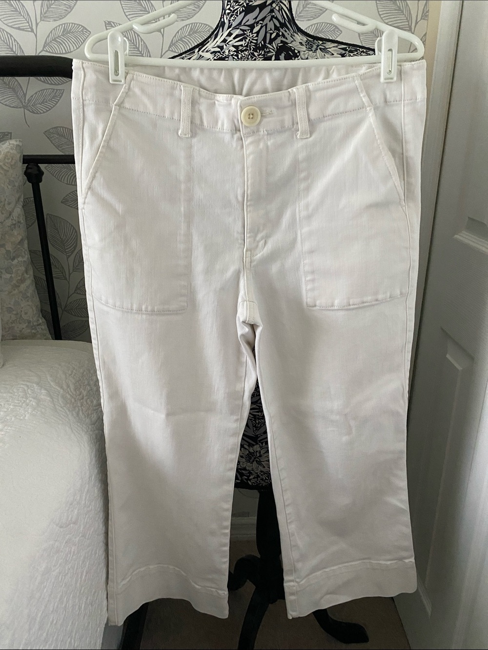 Cabi Lido cropped White Wide-Leg jeans in cotton/poly/spandex with stretch - Picture 4 of 9